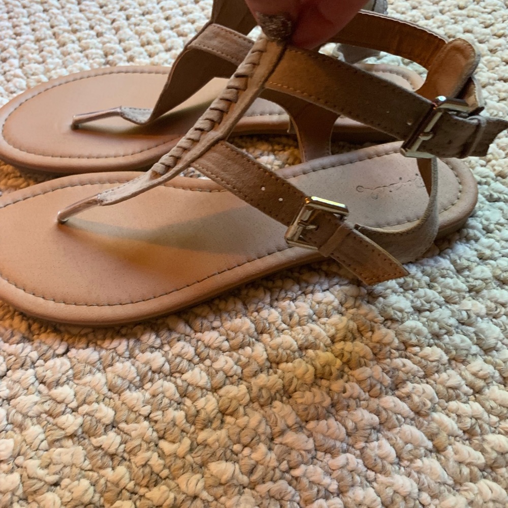 Women’s flat sandals